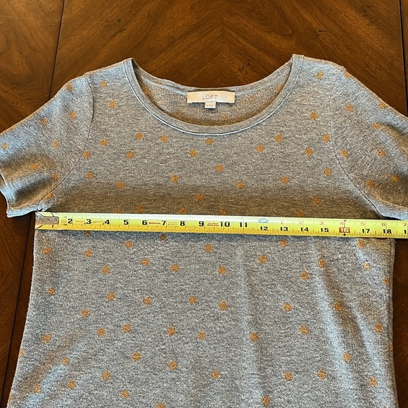 Loft Short Sleeve Grey Sweater with Metallic Gold Polkadots Sz S - Picture 4 of 6
